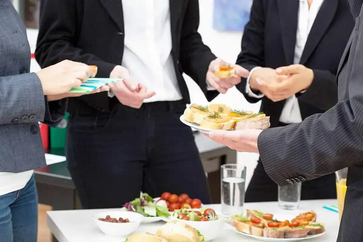 پک صبحانه ایرانی یا خارجی؟