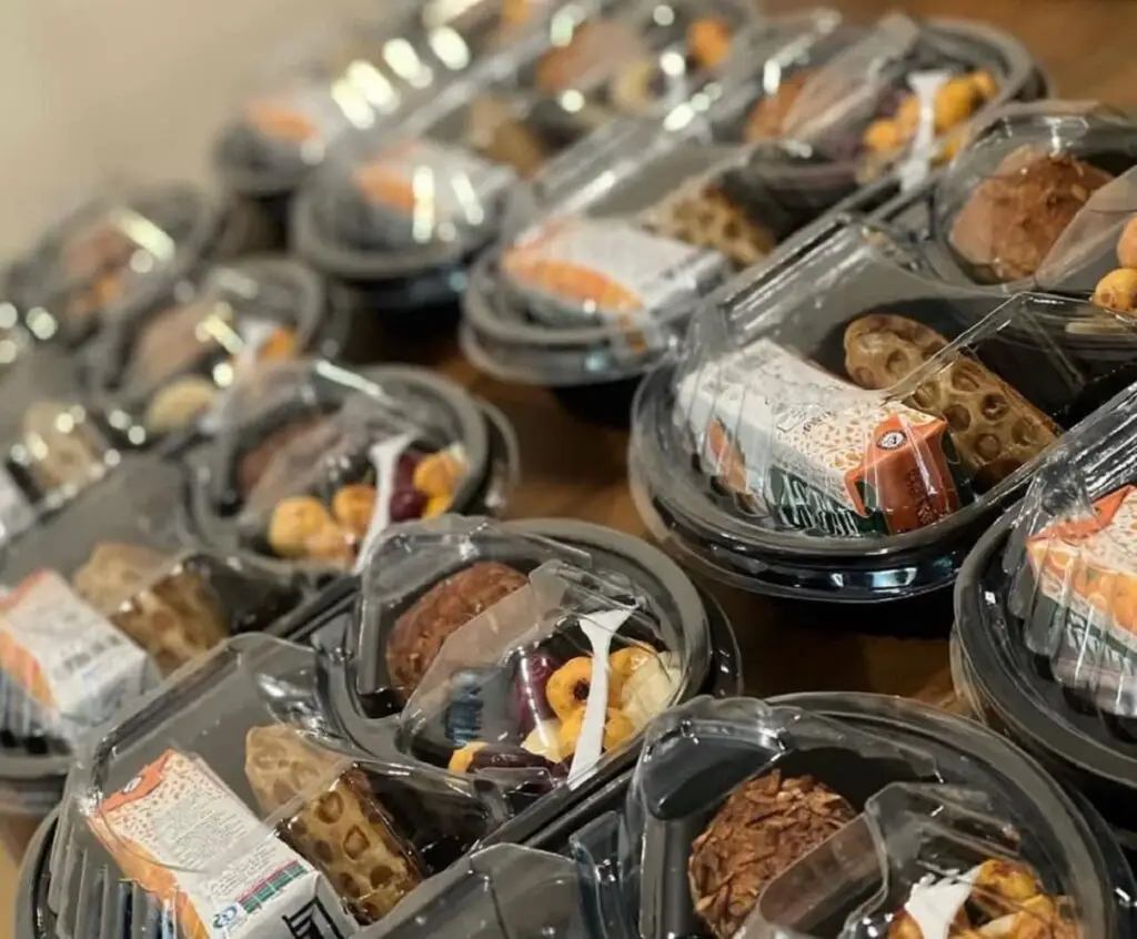 راهنمای کامل انتخاب پک صبحانه سازمانی؛ چه ترکیبی برای کارکنان بهتر است؟